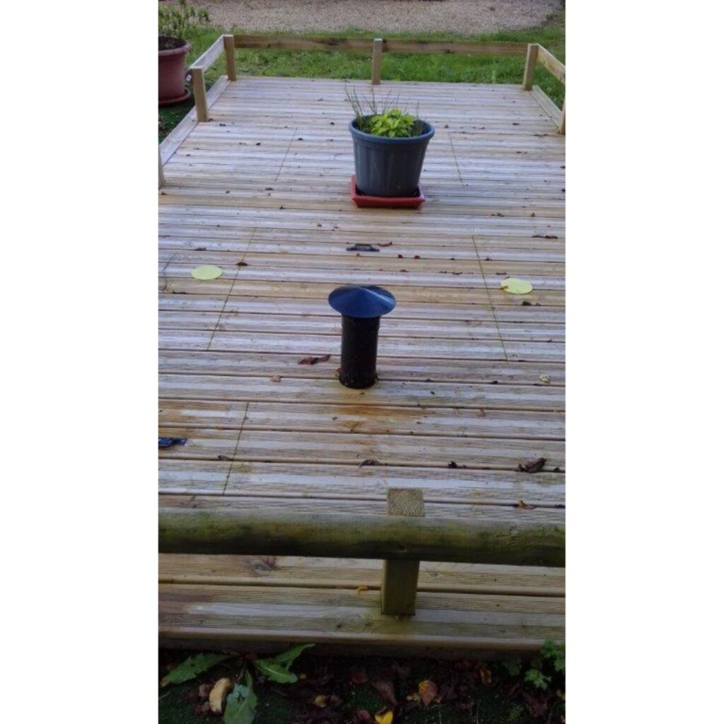 Filtre compact ClearFox 4 EH installation sous une terrasse Côtes d'Armor